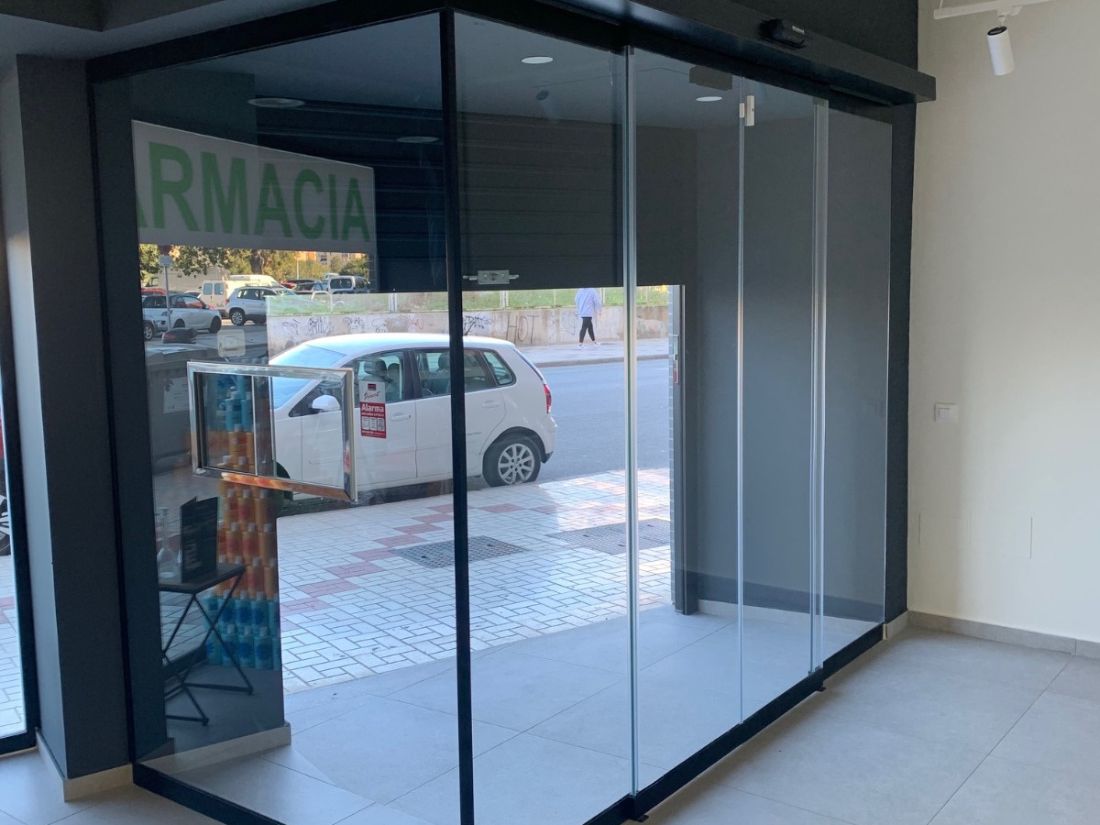 puerta-corredera-de-cristal-automática-malaga-portada